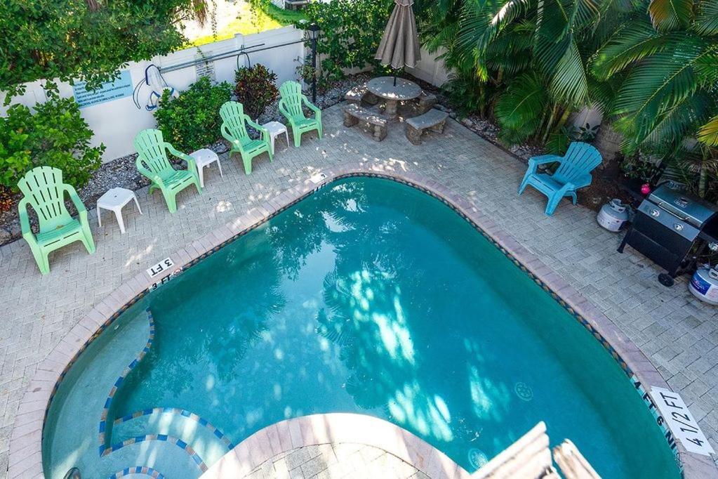 Beach Getaway Pool Condo Between The Island Marina And Beach Bradenton Beach Bagian luar foto