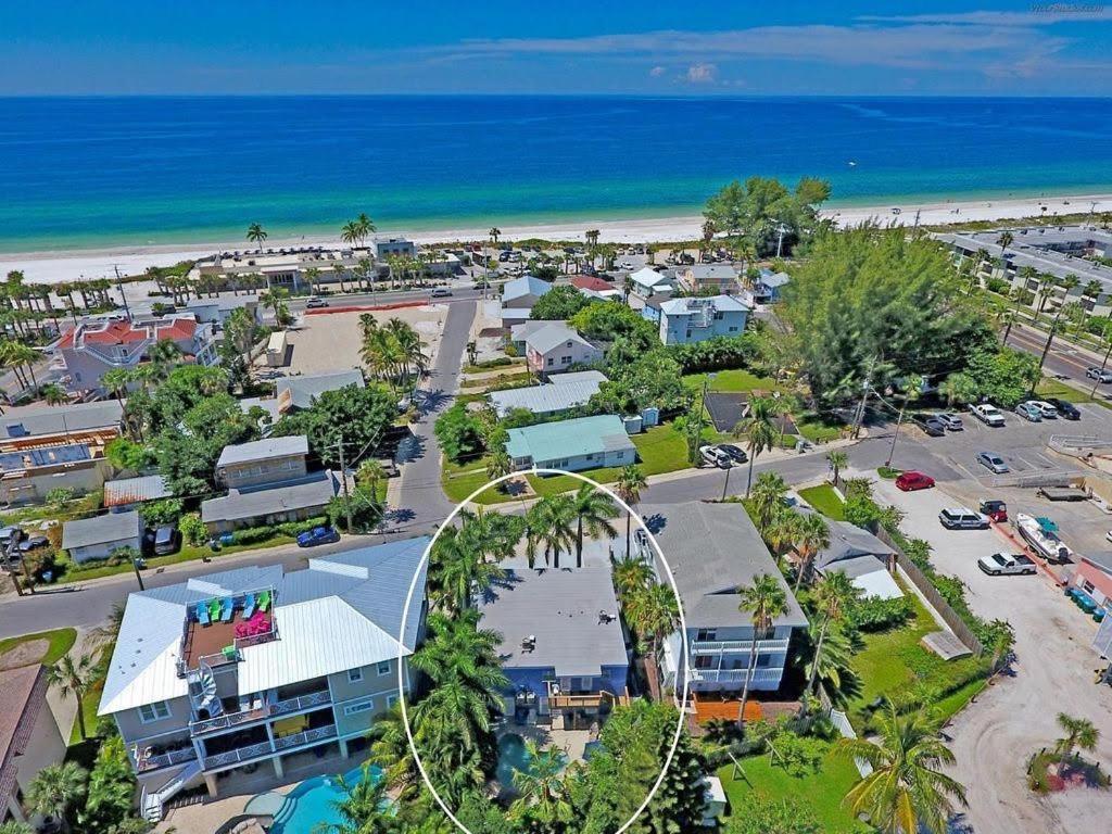 Beach Getaway Pool Condo Between The Island Marina And Beach Bradenton Beach Bagian luar foto