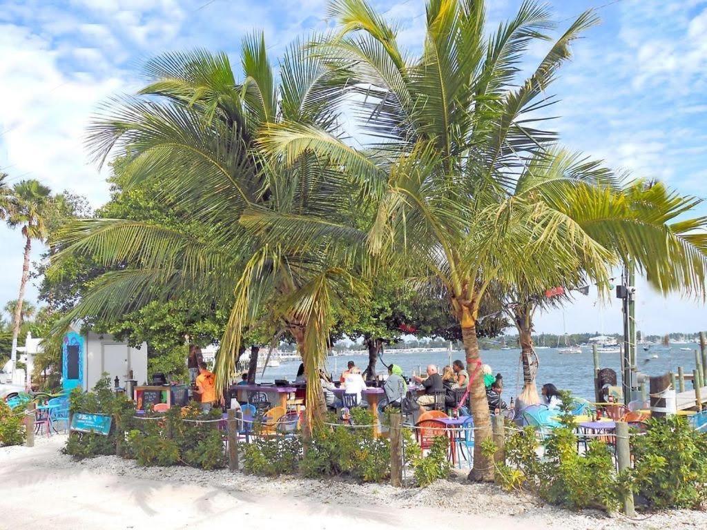 Beach Getaway Pool Condo Between The Island Marina And Beach Bradenton Beach Bagian luar foto