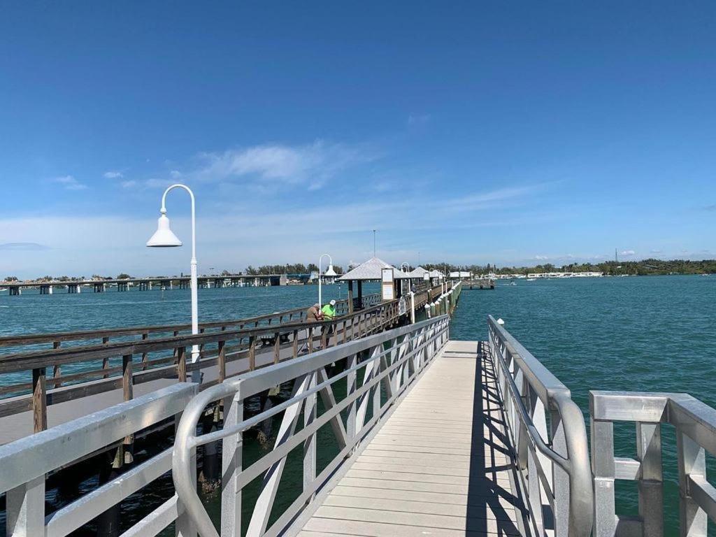 Beach Getaway Pool Condo Between The Island Marina And Beach Bradenton Beach Bagian luar foto
